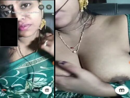 Telugu aunty sex big boobs shown with blouse open