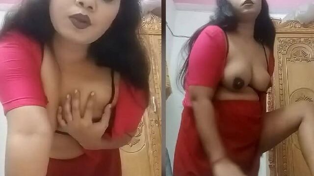Striptease bhabhi in saree fingering her horny black pussy porn